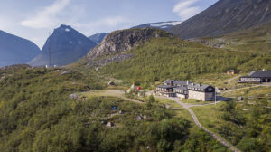flygbild över STF Kebnekaise Fjällstation